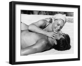 La piscine by Jacques Deray with Alain Delon and Romy Schneider, 1969 (b/w photo)-null-Framed Photo