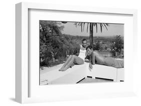 La piscine by Jacques Deray with Alain Delon and Romy Schneider, 1969 (b/w photo)-null-Framed Photo