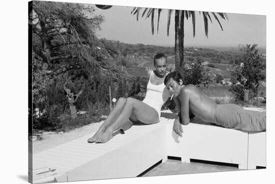 La piscine by Jacques Deray with Alain Delon and Romy Schneider, 1969 (b/w photo)-null-Stretched Canvas