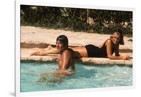 La piscine by Jacques Deray with Alain Delon and Romy Schneider, 1969 (photo)-null-Framed Photo