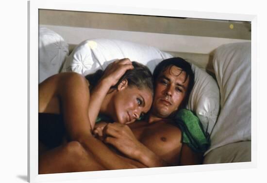 La piscine by Jacques Deray with Alain Delon and Romy Schneider, 1969 (photo)-null-Framed Photo