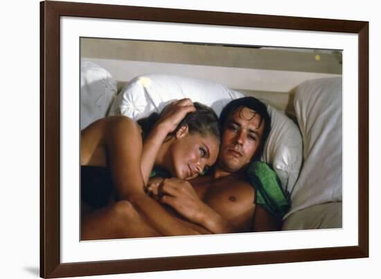 La piscine by Jacques Deray with Alain Delon and Romy Schneider, 1969 (photo)-null-Framed Photo