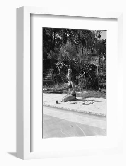 La Piscine by Jacques Deray with Romy Schneider, 1969 (b/w photo)-null-Framed Photo