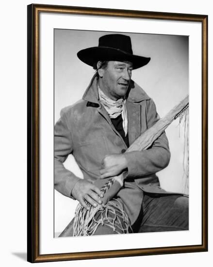 La Prisonniere du Desert THE SEARCHERS by JohnFord with John Wayne, 1956 (b/w photo)-null-Framed Photo