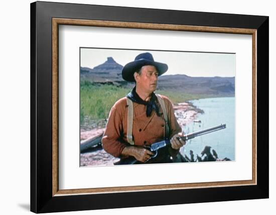 La Prisonniere du Desert THE SEARCHERS by JohnFord with John Wayne, 1956 (photo)-null-Framed Photo