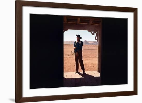 La Prisonniere du Desert THE SEARCHERS by JohnFord with John Wayne, 1956 (photo)-null-Framed Photo