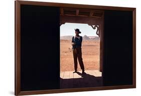 La Prisonniere du Desert THE SEARCHERS by JohnFord with John Wayne, 1956 (photo)-null-Framed Photo