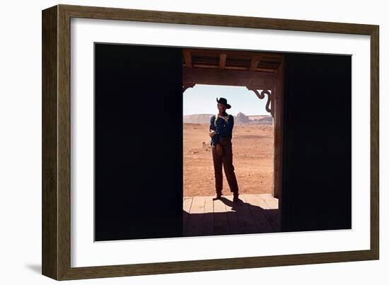 La Prisonniere du Desert THE SEARCHERS by JohnFord with John Wayne, 1956 (photo)-null-Framed Photo