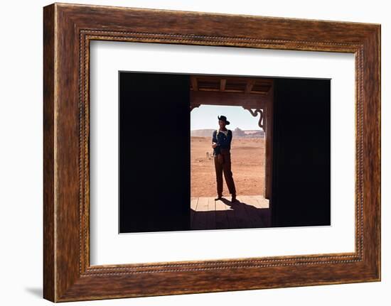 La Prisonniere du Desert THE SEARCHERS by JohnFord with John Wayne, 1956 (photo)-null-Framed Photo