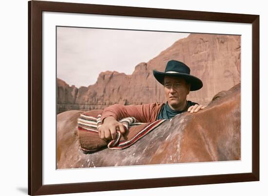 La Prisonniere du Desert THE SEARCHERS by JohnFord with John Wayne, 1956 (photo)-null-Framed Photo