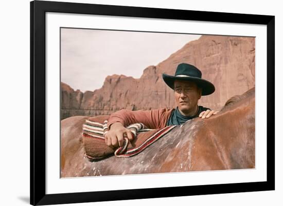 La Prisonniere du Desert THE SEARCHERS by JohnFord with John Wayne, 1956 (photo)-null-Framed Photo