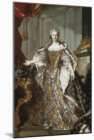 La reine de France Marie Leczinska (1703-1768)-Louis Tocque-Mounted Giclee Print