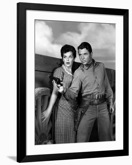 La riviere sanglante (DRUMS ACROSS THE RIVER) by Nathan Juran with Lisa Gaye and Audie Murphy, 1954-null-Framed Photo