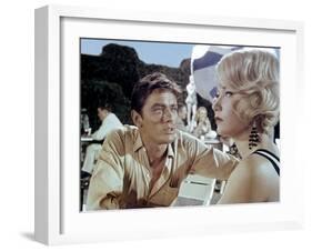 LA ROLLS-ROYCE JAUNE by Anthony Asquith with Alain Delon and Shirley MacLaine, 1964 (photo)-null-Framed Photo