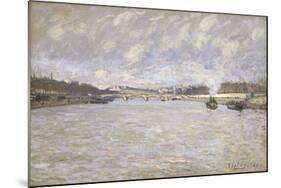 La Seine a Paris et le Pont de Grenelle, 1870-Alfred Sisley-Mounted Giclee Print