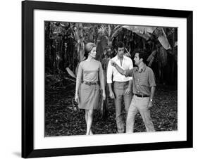 LA SIRENE DU MISSISSIPI, 1969 directed by FRANCOIS TRUFFAUT On the set, Catherine Deneuve, Jean-Pau-null-Framed Photo