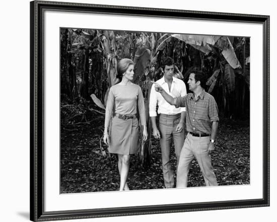 LA SIRENE DU MISSISSIPI, 1969 directed by FRANCOIS TRUFFAUT On the set, Catherine Deneuve, Jean-Pau-null-Framed Photo