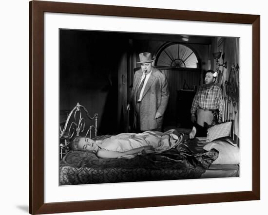 La Soif du Mal TOUCH OF EVIL by OrsonWelles with Orson Welles and Janet Leigh, 1958 (b/w photo)-null-Framed Photo