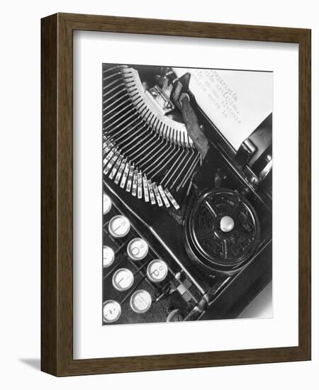 La Tecnica - the Typewriter of Julio Antonio Mella, Mexico City, 1928-Tina Modotti-Framed Giclee Print