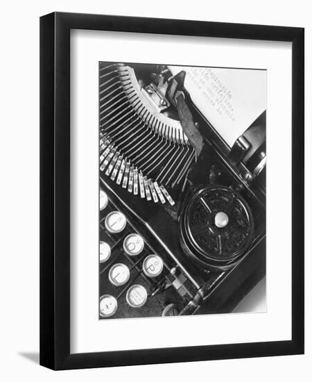 La Tecnica - the Typewriter of Julio Antonio Mella, Mexico City, 1928-Tina Modotti-Framed Giclee Print