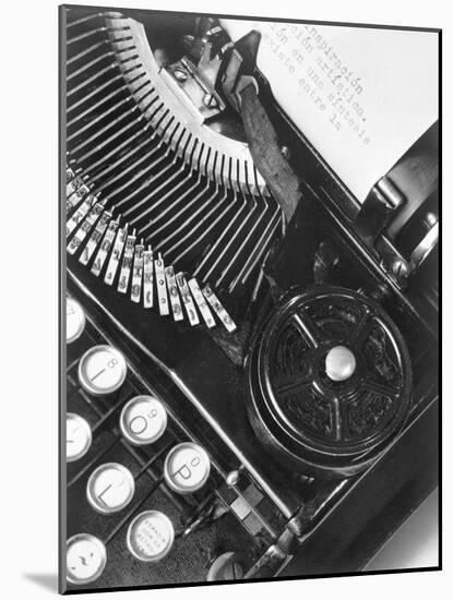 La Tecnica - the Typewriter of Julio Antonio Mella, Mexico City, 1928-Tina Modotti-Mounted Giclee Print