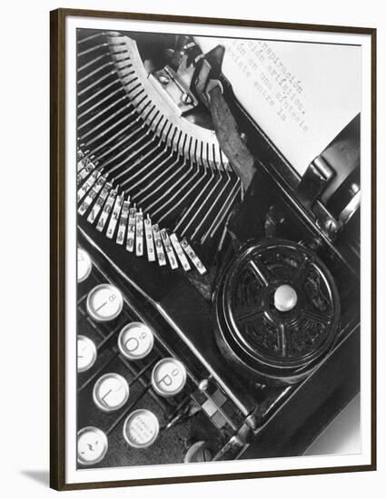 La Tecnica - the Typewriter of Julio Antonio Mella, Mexico City, 1928-Tina Modotti-Framed Premium Giclee Print