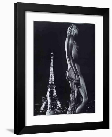 La Terrasse du Palais de Chaillot, Paris-Robert Doisneau-Framed Art Print