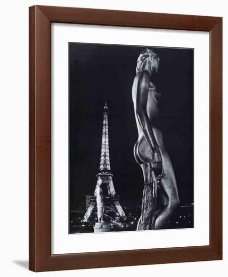 La Terrasse du Palais de Chaillot, Paris-Robert Doisneau-Framed Art Print