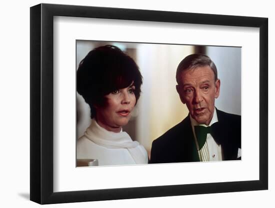 La Tour Infernale THE TOWERING INFERNO by JohnGuillermin with Jennifer Jones and Fres Astair, 1974 -null-Framed Photo