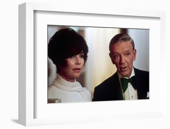 La Tour Infernale THE TOWERING INFERNO by JohnGuillermin with Jennifer Jones and Fres Astair, 1974 -null-Framed Photo