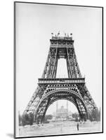 La Tour jusqu'à la 2e plate-forme, au second plan le palais du Trocadéro-Louis-Emile Durandelle-Mounted Giclee Print