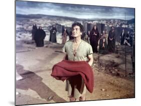 La tunique THE ROBE by HenryKoster with Victor Mature, 1953 (photo)-null-Mounted Photo