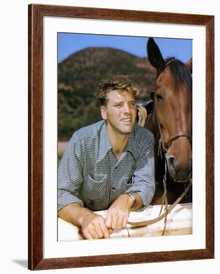 La Vallee by la Vengeance VENGEANCE VALLEY by RichardThorpe with Burt Lancaster, 1951 (photo)-null-Framed Photo