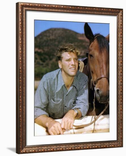 La Vallee by la Vengeance VENGEANCE VALLEY by RichardThorpe with Burt Lancaster, 1951 (photo)-null-Framed Photo