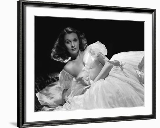 La Valse dans l'ombre WATERLOO BRIDGE by Mervin Leroy with Vivien Leigh, 1940 (b/w photo)-null-Framed Photo