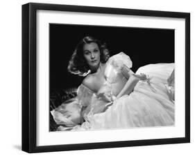 La Valse dans l'ombre WATERLOO BRIDGE by Mervin Leroy with Vivien Leigh, 1940 (b/w photo)-null-Framed Photo