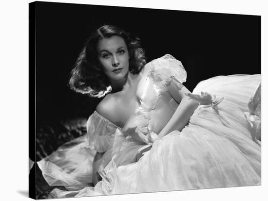 La Valse dans l'ombre WATERLOO BRIDGE by Mervin Leroy with Vivien Leigh, 1940 (b/w photo)-null-Stretched Canvas