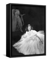 La Valse dans l'ombre WATERLOO BRIDGE by Mervin Leroy with Vivien Leigh, 1940 (b/w photo)-null-Framed Stretched Canvas