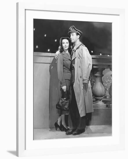 La Valse dans l'ombre WATERLOO BRIDGE by Mervin Leroy with Vivien Leigh and Robert Taylor, 1940 (b/-null-Framed Photo