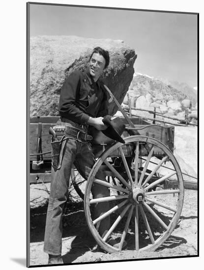 La Ville Abandonnee YELLOW SKY by William Wellman aveGregory Peck, 1948 (b/w photo)-null-Mounted Photo