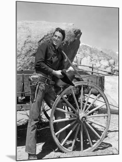 La Ville Abandonnee YELLOW SKY by William Wellman aveGregory Peck, 1948 (b/w photo)-null-Mounted Photo