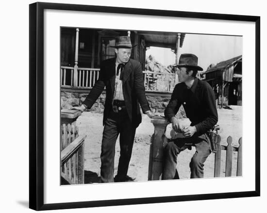 La Ville Abandonnee YELLOW SKY by William Wellman with Richard Widmark and Gregory Peck, 1948 (b/w -null-Framed Photo