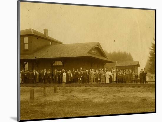 Lacey Depot, Waiting for Taft (1909)-null-Mounted Giclee Print