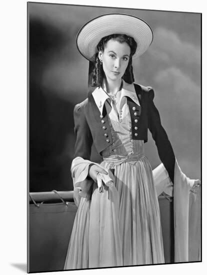 Lady Hamilton by Alexander Korda with Vivien Leigh, 1941 (b/w photo)-null-Mounted Photo