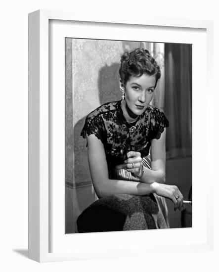 Lady in the Fog De Samnewfield Avec Lois Maxwell, 1952-null-Framed Photo