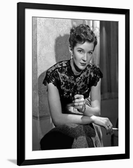 Lady in the Fog De Samnewfield Avec Lois Maxwell, 1952-null-Framed Photo