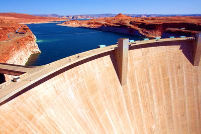 https://imgc.allpostersimages.com/img/posters/lake-powell-and-glen-canyon-dam-in-the-desert-of-arizona-united-states_u-L-Q104BCU0.jpg?artPerspective=n
