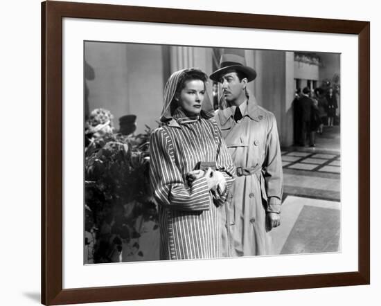 Lame by fond UNDERCURRENT by VincenteMinnelli with Katharine Hepburn and Robert Taylor, 1946 (b/w p-null-Framed Photo