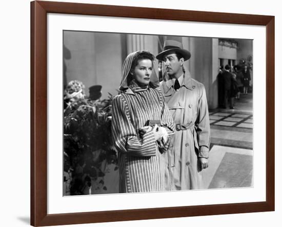 Lame by fond UNDERCURRENT by VincenteMinnelli with Katharine Hepburn and Robert Taylor, 1946 (b/w p-null-Framed Photo