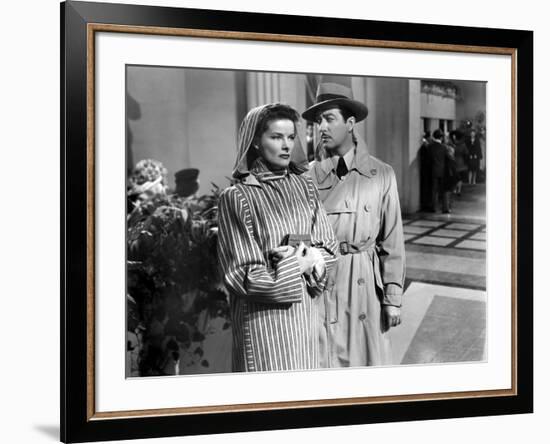 Lame by fond UNDERCURRENT by VincenteMinnelli with Katharine Hepburn and Robert Taylor, 1946 (b/w p-null-Framed Photo